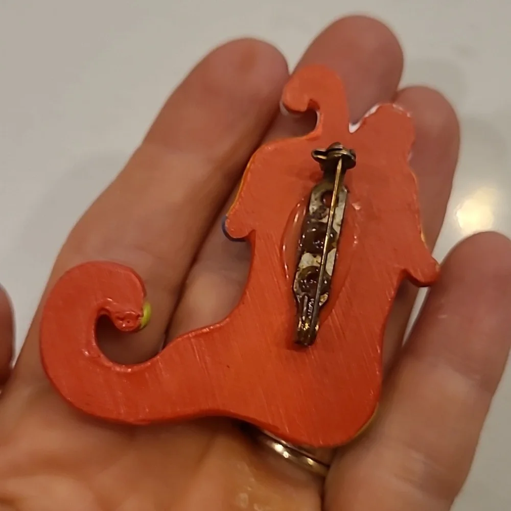 Festive Red Stocking Brooch - Picture 2 of 2